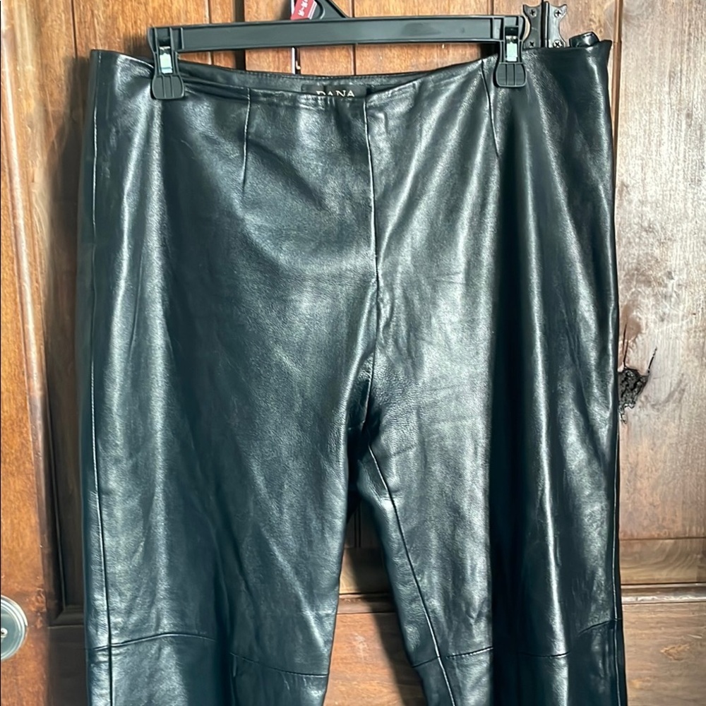 Dana Buchman Black Lambskin Leather Charlotte Straight Leg Pants: size 15 petit - Picture 3 of 8